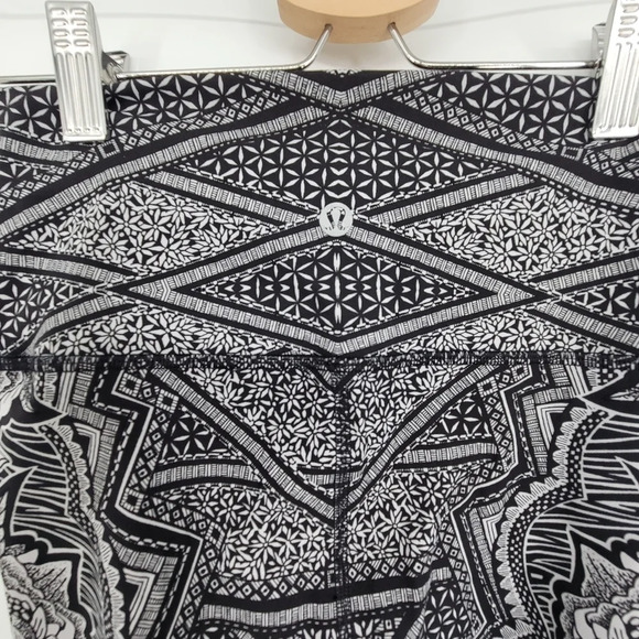 Lululemon Geometric wunder under Floral High Rise Yoga Tights size 4 - Picture 6 of 8